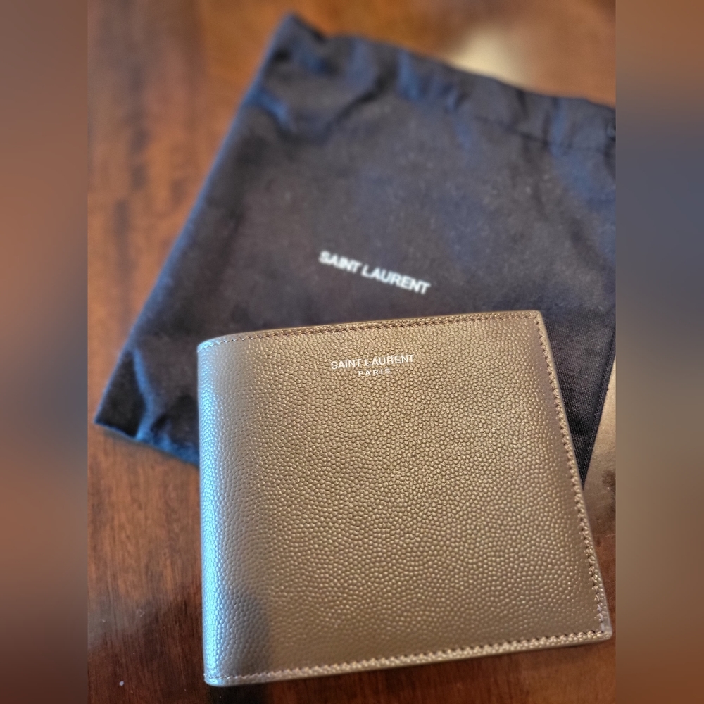 Saint Laurent East/West Wallet In Grain De Poudre-Embossed Leather